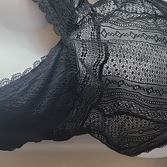 Abercrombie and Fitch black Lace Bodysuit Med - Picture 2 of 4